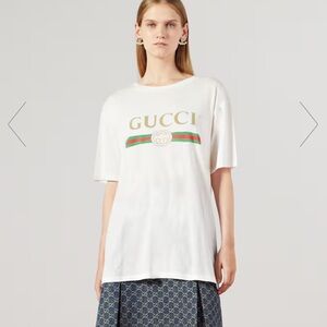 GUCCI OVERSIZED LOGO T-SHIRT SIZE:S